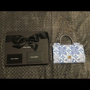 Dolce and Gabbana smart phone WOC